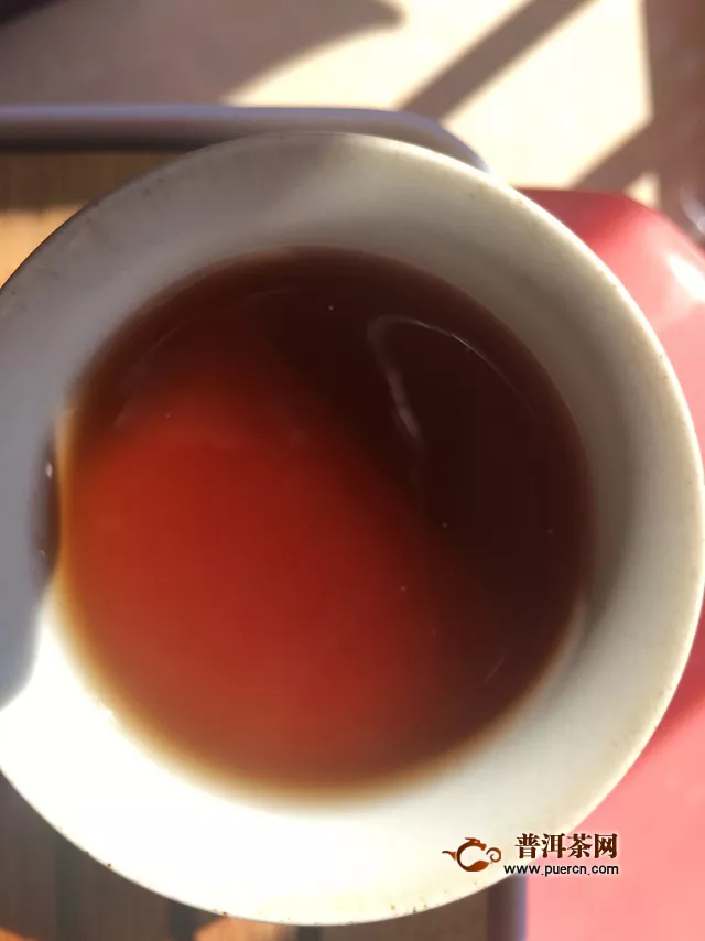 茶汤浓稠厚滑，糯感强，醇厚：2018年七彩云南吉岁亥猪试用报告