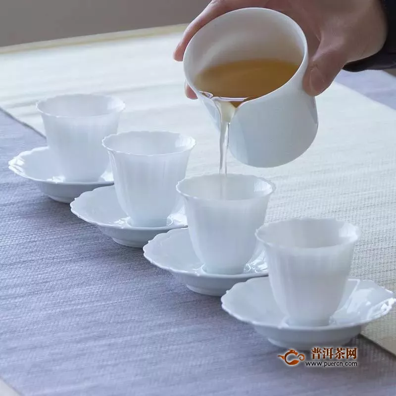 白瓷茶具上的茶漬怎樣去除？