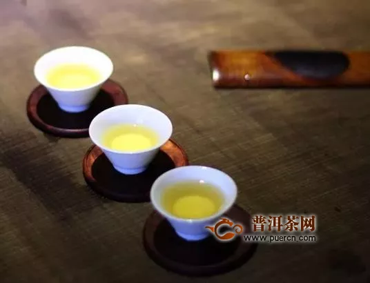 黄茶用什么茶具？奶白瓷、黄釉瓷器等