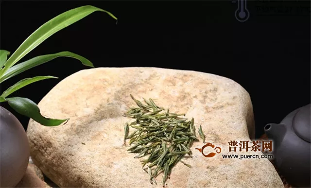 名茶君山银针产于湖南岳阳洞庭湖中的君山