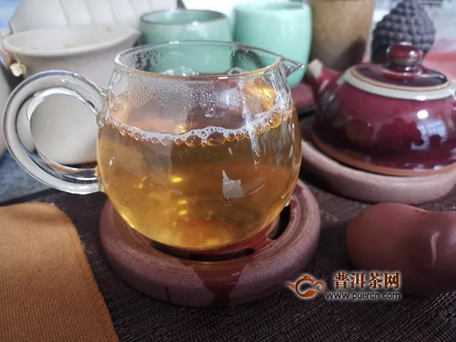 2019年七彩云南茗悦东方生茶试用：悠悠岁月，袅袅茶香，一杯香茗遥敬负重前行者