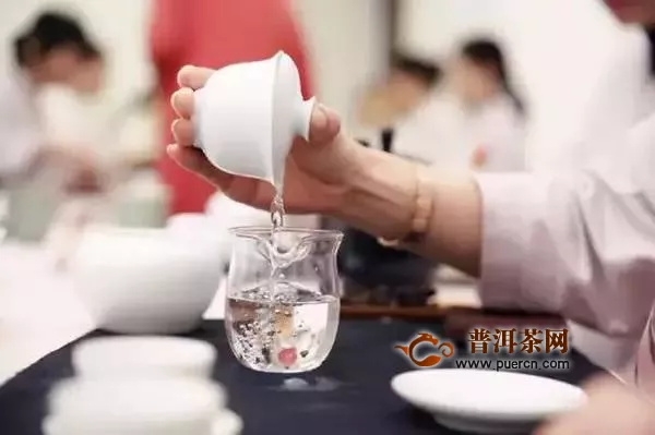 盖碗泡茶用什么手法