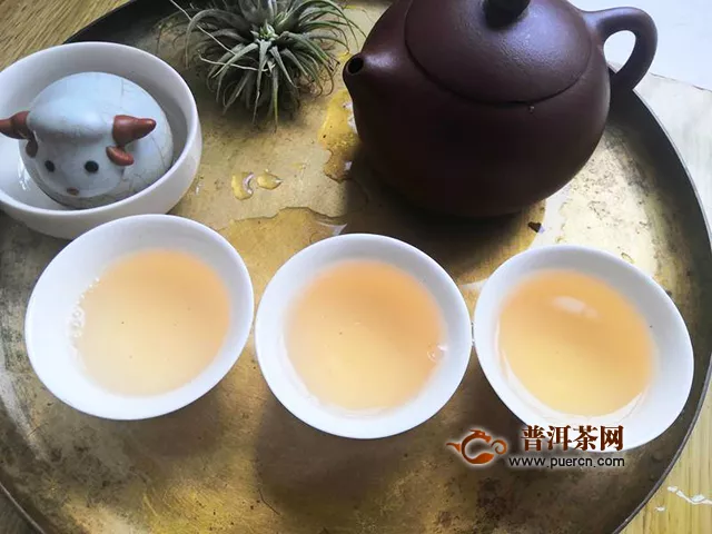 有种喝熟茶的口感，又有生茶的茶香：2019年七彩云南普洱韵香饼·9年试用报告