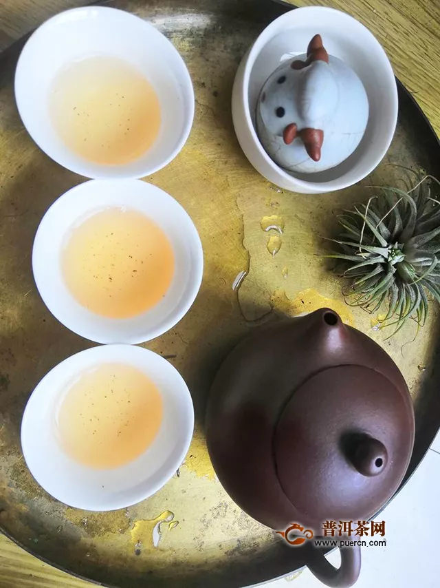 有种喝熟茶的口感，又有生茶的茶香：2019年七彩云南普洱韵香饼·9年试用报告