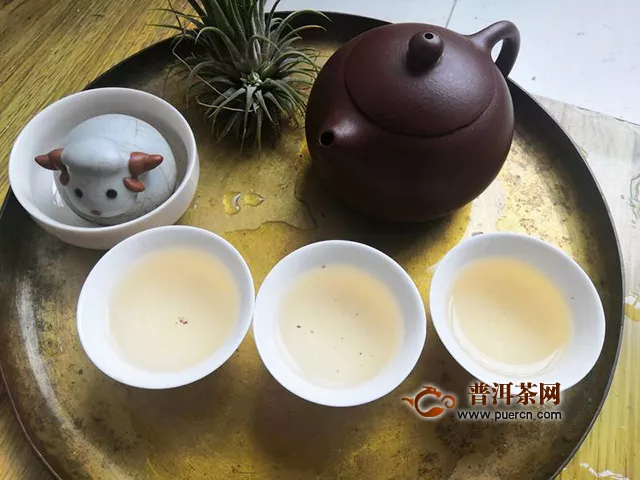 有種喝熟茶的口感，又有生茶的茶香：2019年七彩云南普洱韻香餅·9年試用報(bào)告