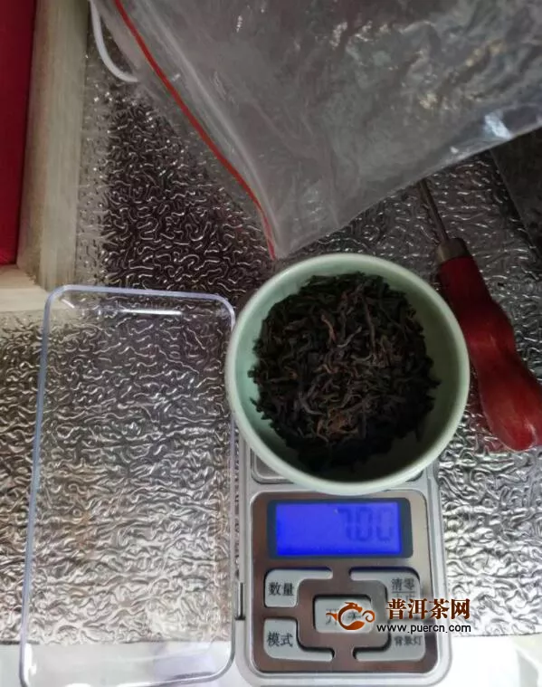 喝一次就上癮，味美益人：2019年龍園號(hào)勐海老普洱熟茶