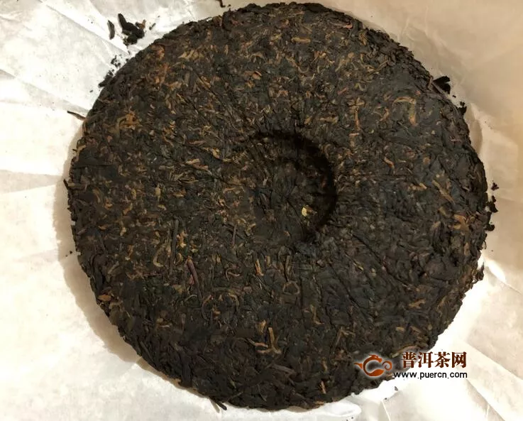 鲜爽红浓 口感偏甜 糯香明显：2019年龙园号勐海七子饼茶熟茶380克