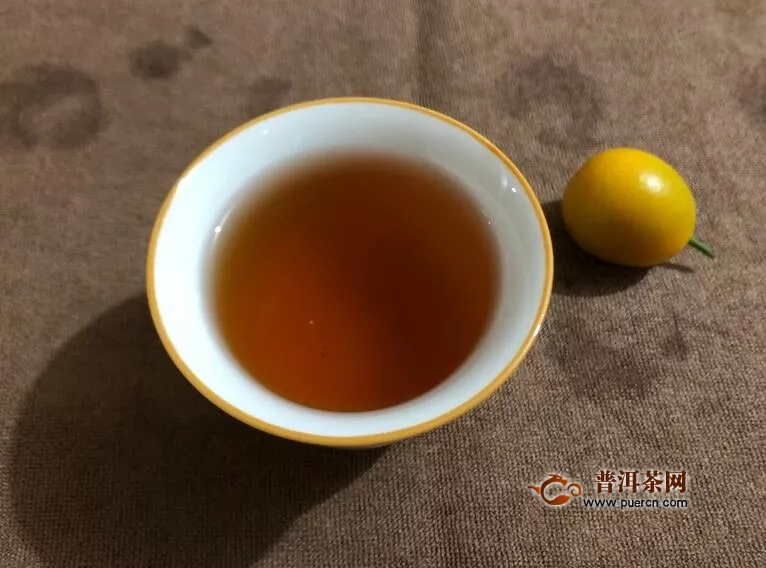 鲜爽红浓 口感偏甜 糯香明显：2019年龙园号勐海七子饼茶熟茶380克