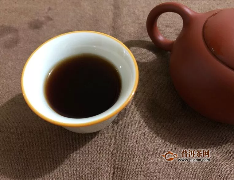 鲜爽红浓 口感偏甜 糯香明显：2019年龙园号勐海七子饼茶熟茶380克