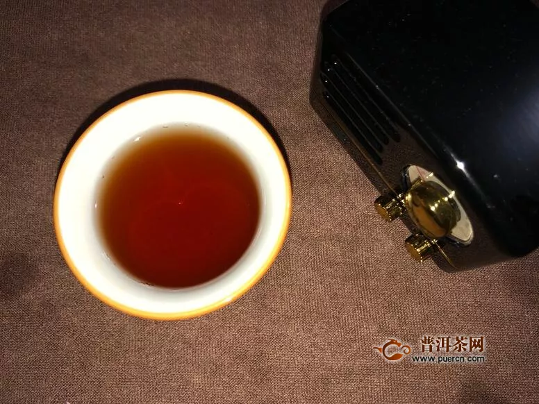 鮮爽紅濃 口感偏甜 糯香明顯：2019年龍園號(hào)勐海七子餅茶熟茶380克