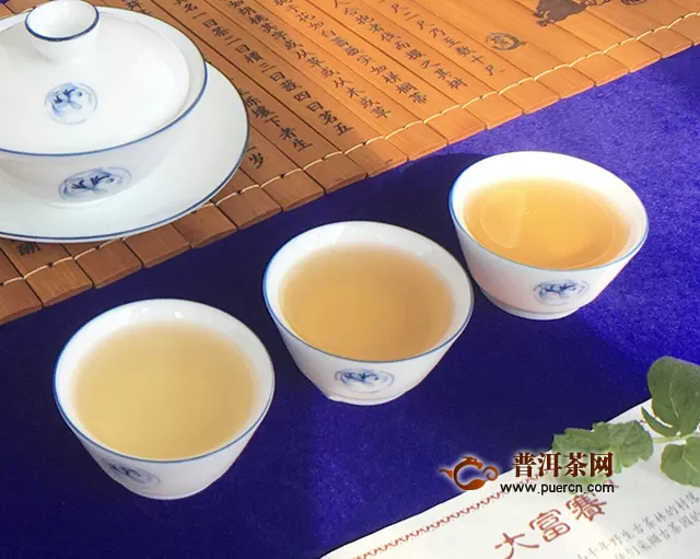 2016年拉佤布傣大富賽古樹茶：窺斑知豹，有一杯大戶寨叫“拉佤布傣”