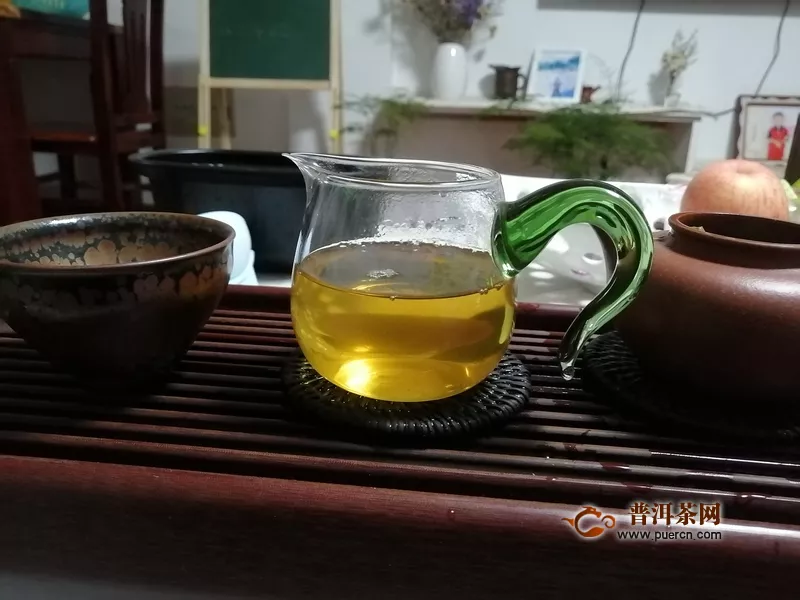 苦涩相伴，茶汤浓醇鲜爽：2019年龙园号金猪如意