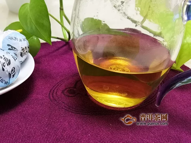 2019年勐海本木古茶业古小白英雄胆：茶气逼人英雄胆