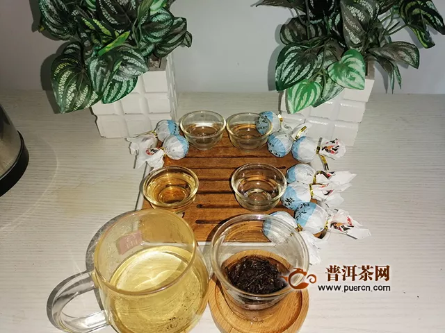 2019年勐海本木古茶业古小白英雄胆：小圆珠的英雄胆色