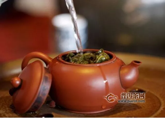 紫砂壺泡茶時(shí)為什么要用開(kāi)水淋一下