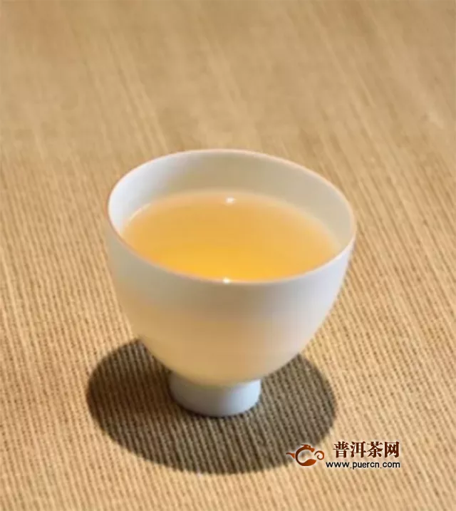 2019年勐海本木古茶業(yè)古小白美人珠：花前午枕茗香郁，屋后夜翻經(jīng)卷輕