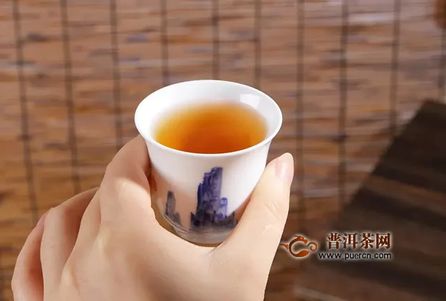 一杯优质陈年普洱茶的呈现，是微生物与时间的完美协作
