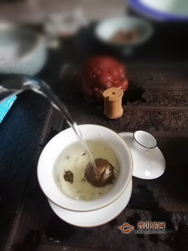 2019年勐海本木古茶业古小白美人珠：儿永远是爹妈眼里的美人珠