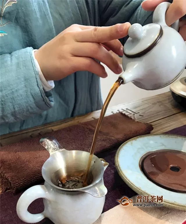 红茶用什么泡最好？