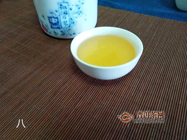 2019年七彩云南茗悦东方70周年纪念茶：日出东方 其道大光