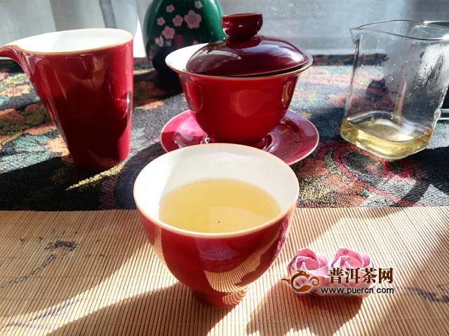 2019年七彩云南茗悦东方70周年纪念茶：东方红，太阳升，我们与祖国共强盛