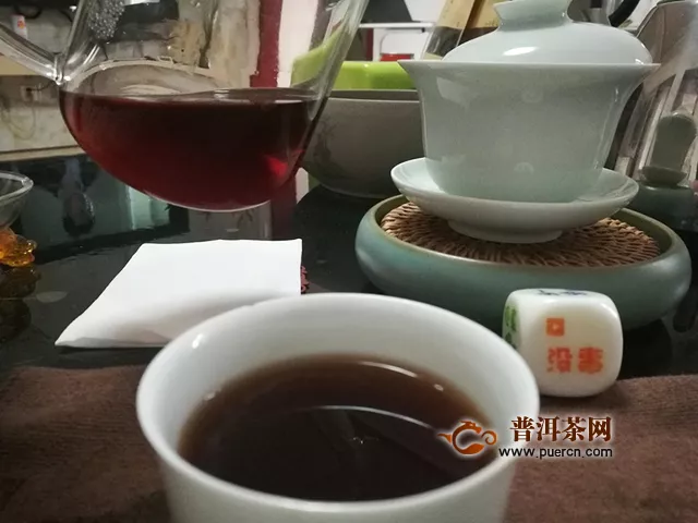2019年七彩云南名门普洱玫瑰花熟茶：包容与娇艳的碰撞