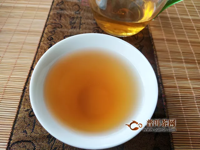 七彩云南慶灃祥一葉知秋：香高氣雅，一杯暖茶顯秋意