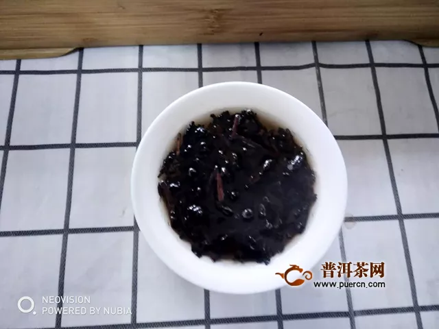2019年七彩云南枣香普洱熟茶：茶色红亮可人，值得嘉许