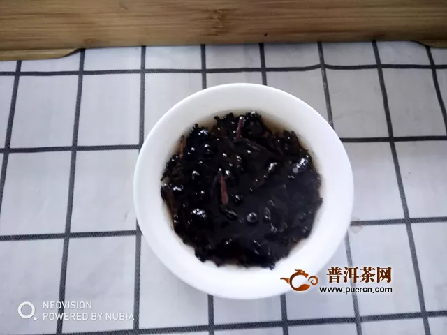 2019年七彩云南棗香普洱熟茶：茶色紅亮可人，值得嘉許