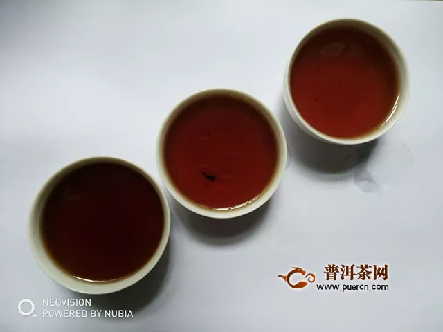 2019年七彩云南枣香普洱熟茶：茶色红亮可人，值得嘉许