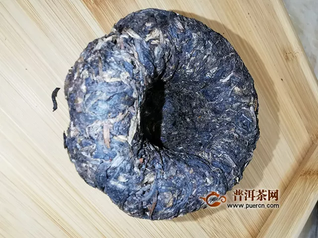 2013年下關(guān)沱茶FT特制金瓜貢茶：湯色明亮，口感豐富