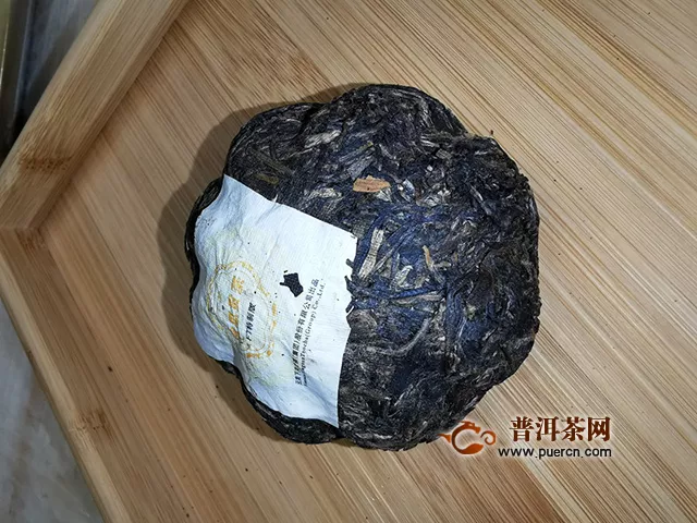 2013年下關(guān)沱茶FT特制金瓜貢茶：湯色明亮，口感豐富