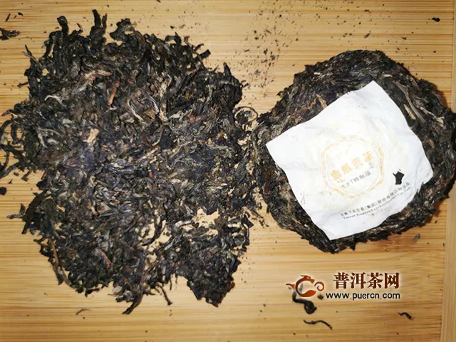 2013年下關(guān)沱茶FT特制金瓜貢茶：湯色明亮，口感豐富