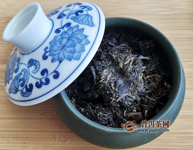 2013年下關(guān)沱茶FT特制金瓜貢茶：湯色明亮，口感豐富