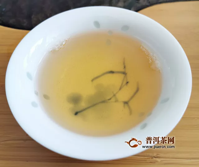 2013年下關(guān)沱茶FT特制金瓜貢茶：湯色明亮，口感豐富