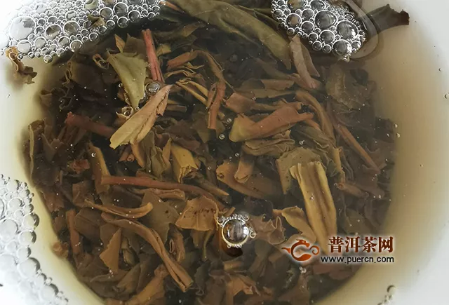 2013年下關(guān)沱茶FT特制金瓜貢茶：湯色明亮，口感豐富