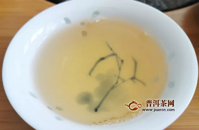 2013年下關(guān)沱茶FT特制金瓜貢茶：湯色明亮，口感豐富