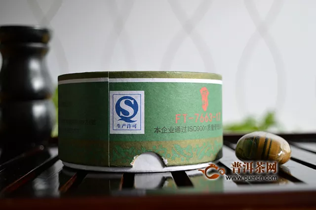 2017年下关沱茶甲级沱茶绿盒生茶：生下关、熟大益