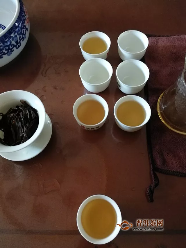 2019年勐海本木古茶业古小白美人珠：蜂蜜甜香浓烈，汤色黄亮油润