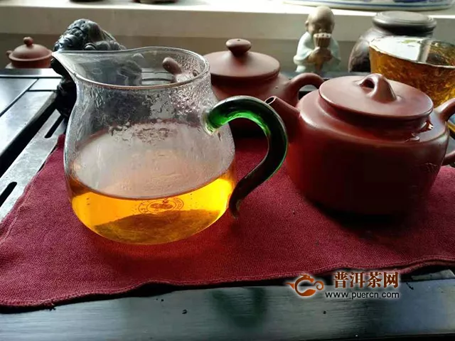 2019年勐海本木古茶业古小白英雄茶：茶气足，体感明显
