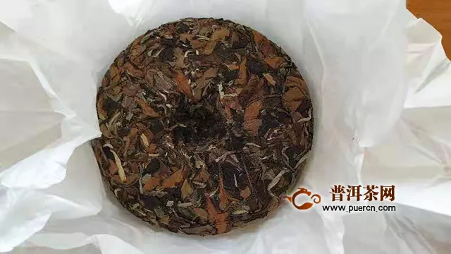 2019年勐海本木古茶业古小白英雄茶：透露着一股淡淡的花香