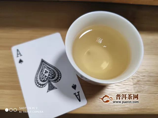 2019年勐海本木茶业古小白英雄茶：叶底油润，完整。