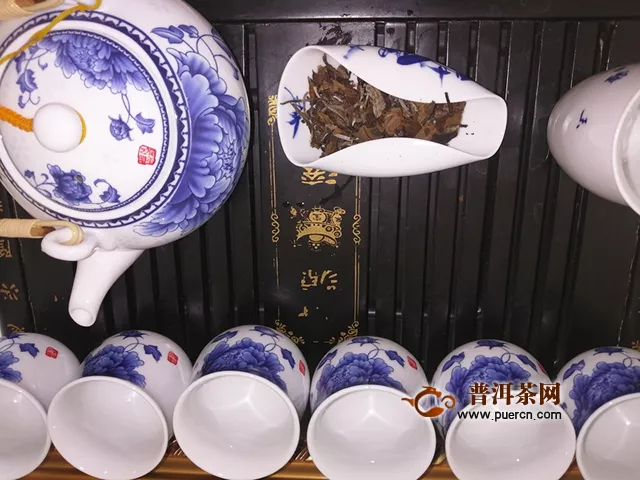 2019年勐海本木古茶业古小白英雄茶：茶界英雄贴，感悟有缘人