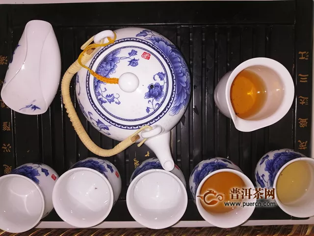 2019年勐海本木古茶业古小白英雄茶：茶界英雄贴，感悟有缘人