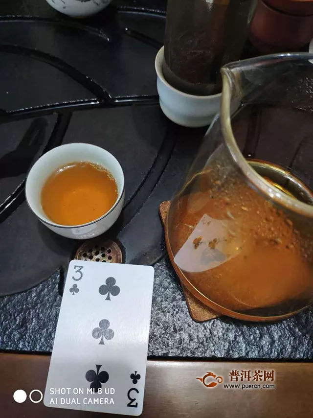 2019年七彩云南大叶金红滇红茶：红茶要慢慢地喝，人生要一点点的过