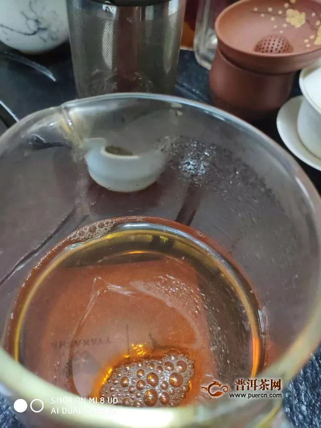 2019年七彩云南大叶金红滇红茶：红茶要慢慢地喝，人生要一点点的过