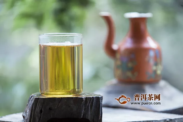 2019年勐海本木古茶业古小白美人茶：用料实、洁净，汤色金黄微红透亮