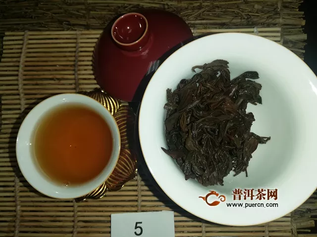 2019年中茶野韵乌金：虽是叶落霜飞降，幸有红茶美人来