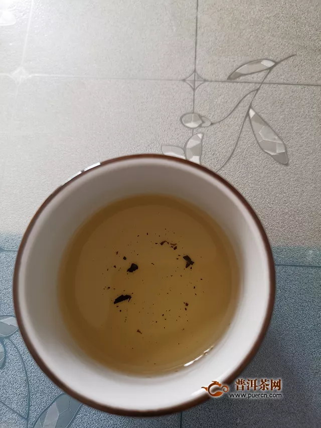 2019年勐海本木古茶业古小白美人茶：六克样茶共沏泡了十九泡