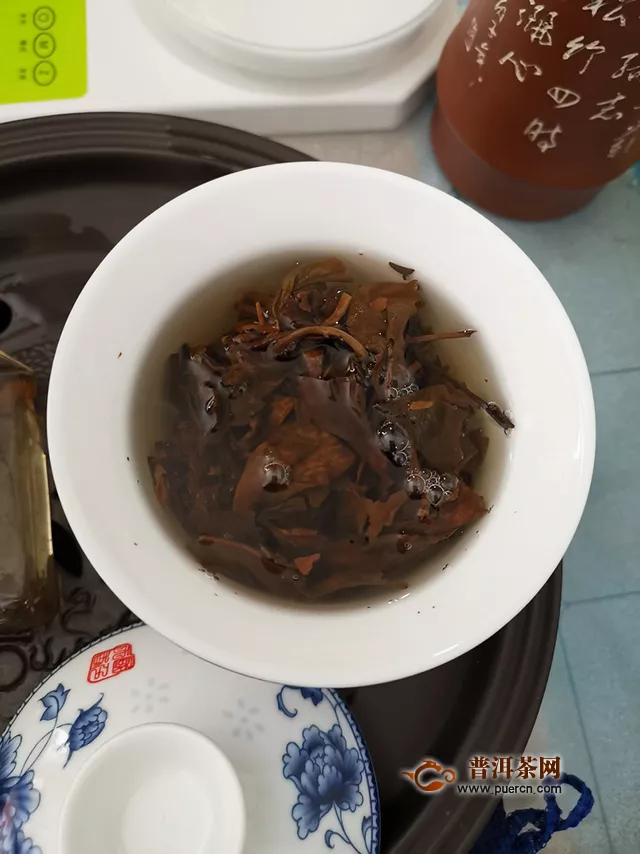 2019年勐海本木古茶业古小白美人茶：六克样茶共沏泡了十九泡